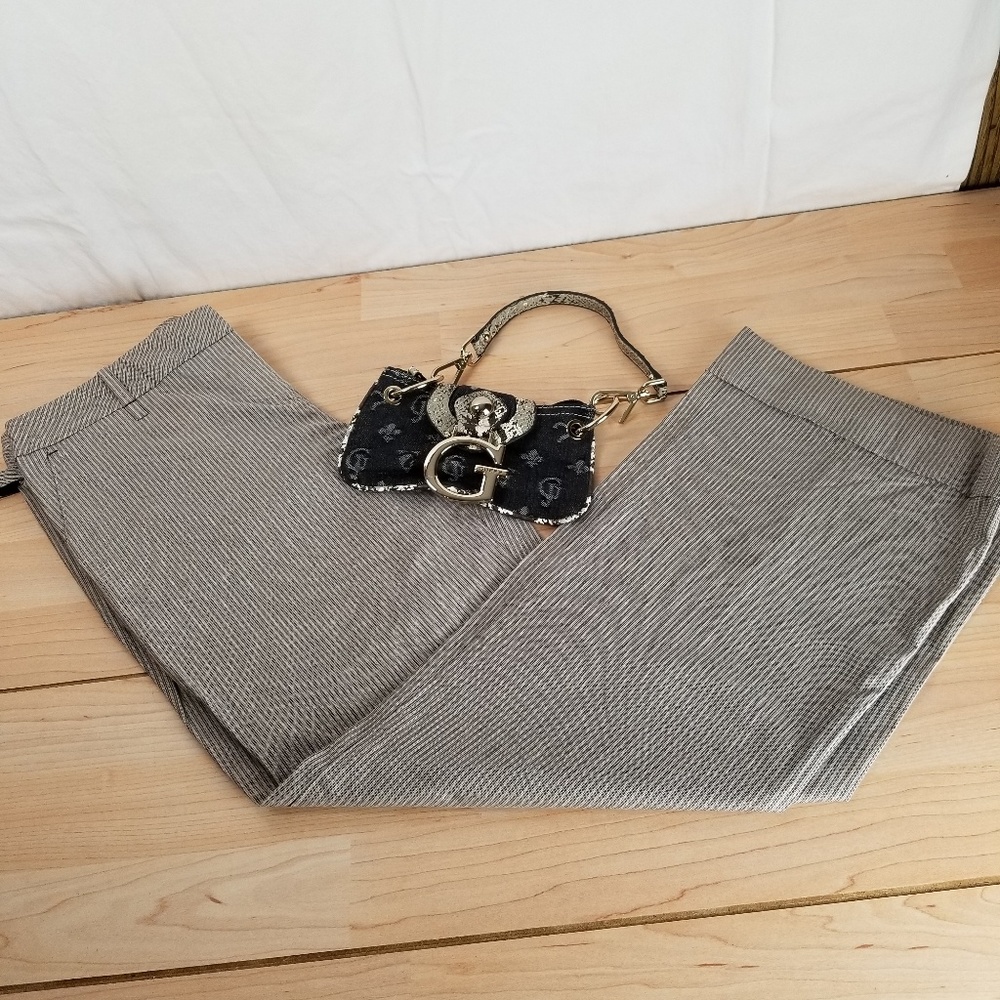 5/$15  LOFT CAPRI'S  Pin strip  Size 6 Petite 227